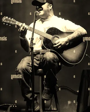 Aaron Lewis Tempe